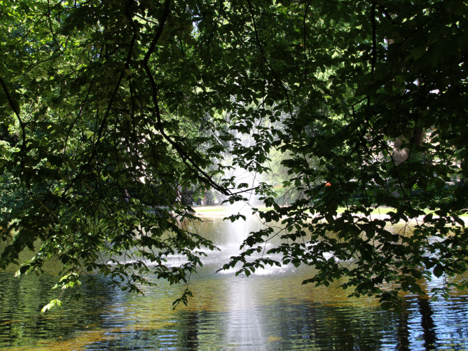 Fontenene i parken resirkulerer vannet og dammene belaster ikke nettet. Foto: Liv Osmundsen, Det kongelige hoff